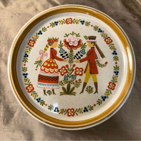 Vintage mikasa kissing cousins stone Folk Art Plate 10 7/8 set 3 dinner plates